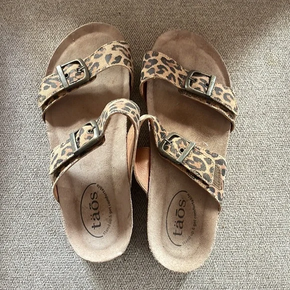 Taos Footwear Leopard Print Sandals - Picture 2 of 3